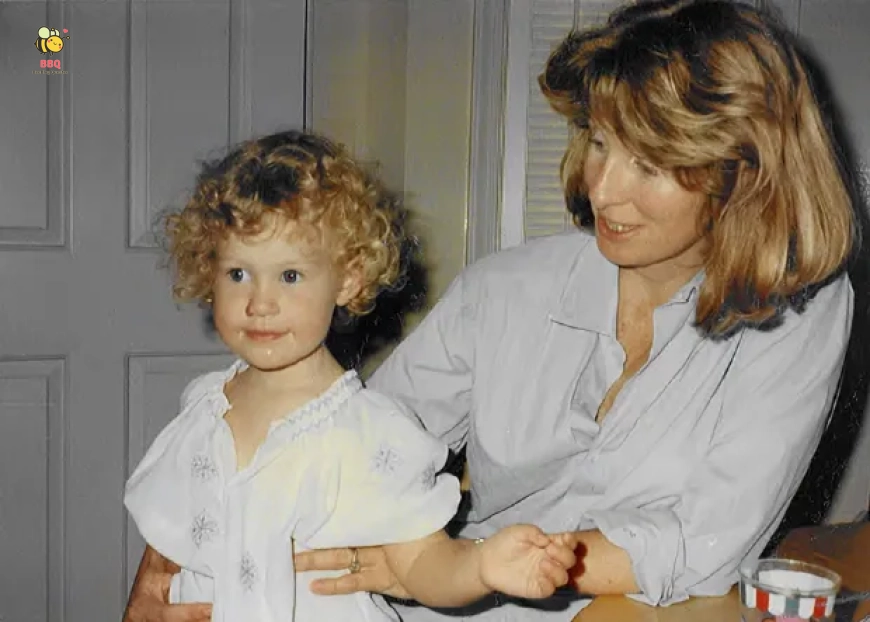 Elizabeth Holmes with her mother