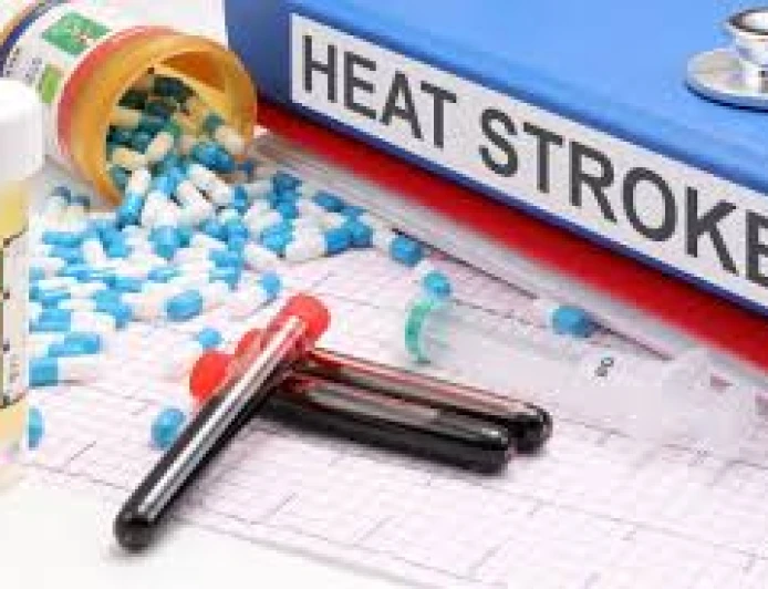 হিট-স্ট্রোকঃ তীব্র গরমের মধ্যে প্রাণঘাতী বিপদের লক্ষণ ও চিকিৎসা